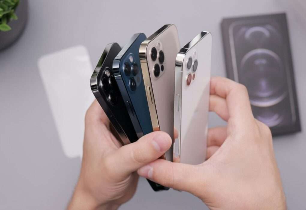 three iPhone 16 hold by hand