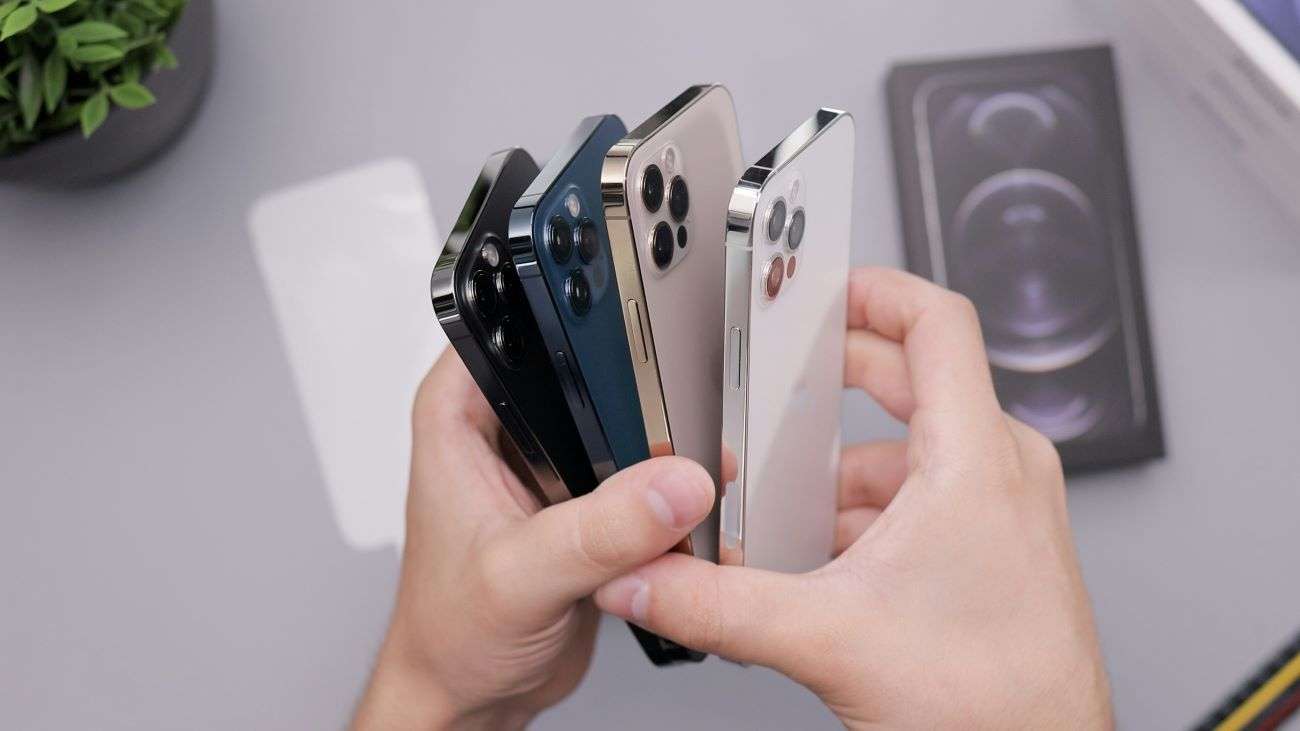three iPhone 16 hold by hand