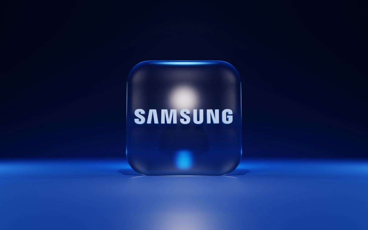 blue background and glass cube with "Samsung" text overlay
